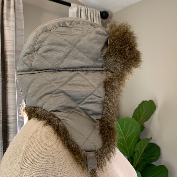 Eddie Bauer S/M down filled hat with faux fur. - Picture 1 of 6